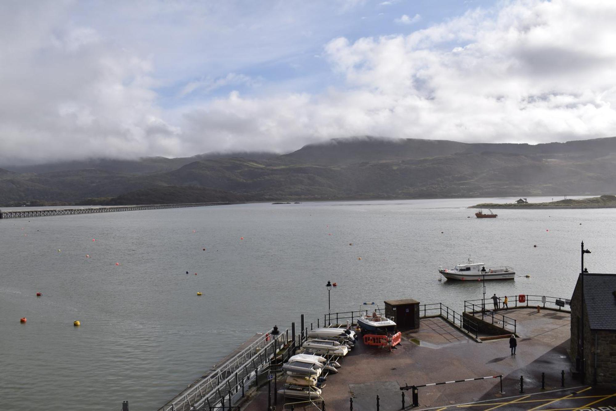 Wynnstay Apartment, Harbour And Mountain Views Barmouth Exterior photo