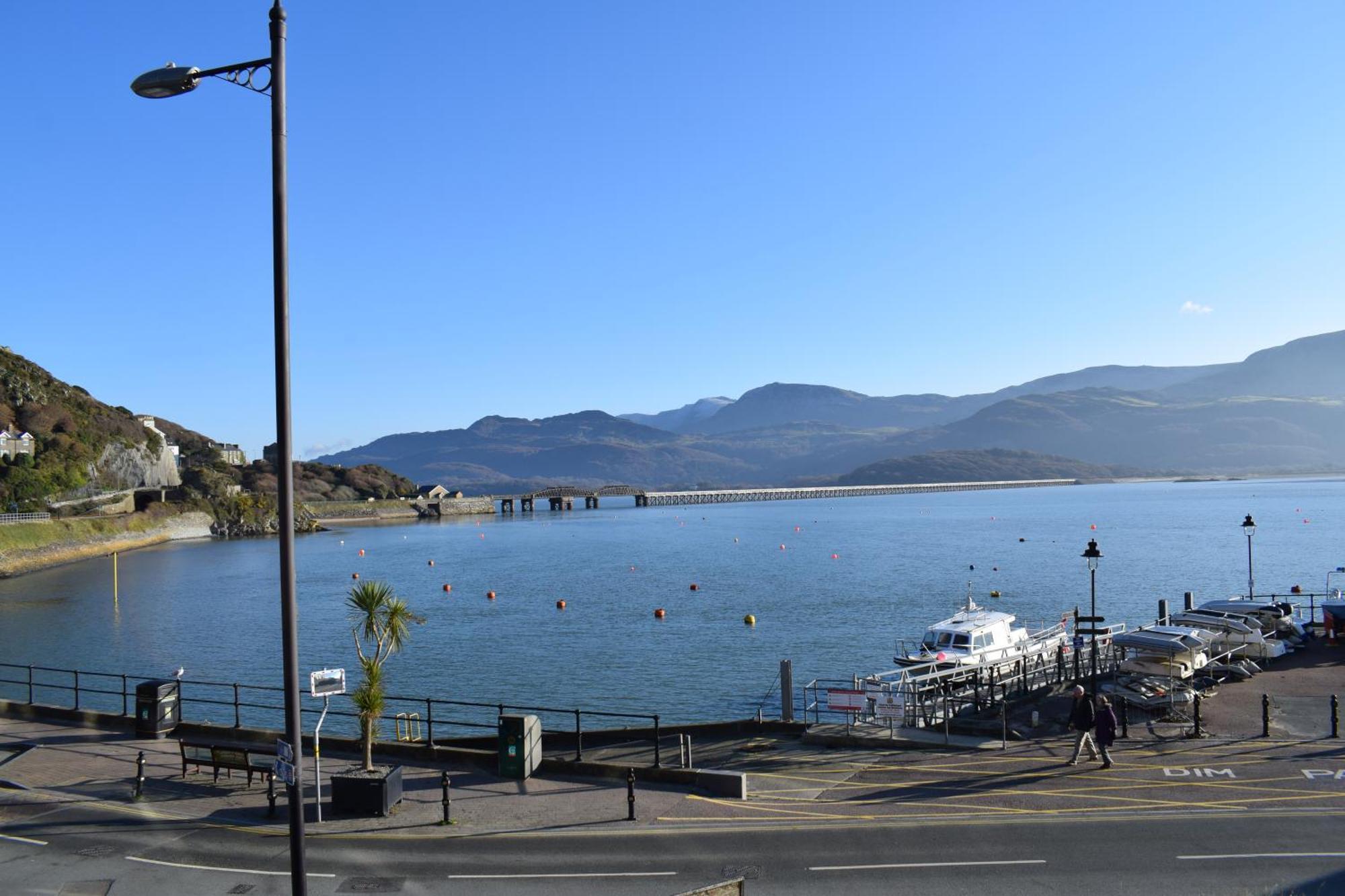 Wynnstay Apartment, Harbour And Mountain Views Barmouth Exterior photo