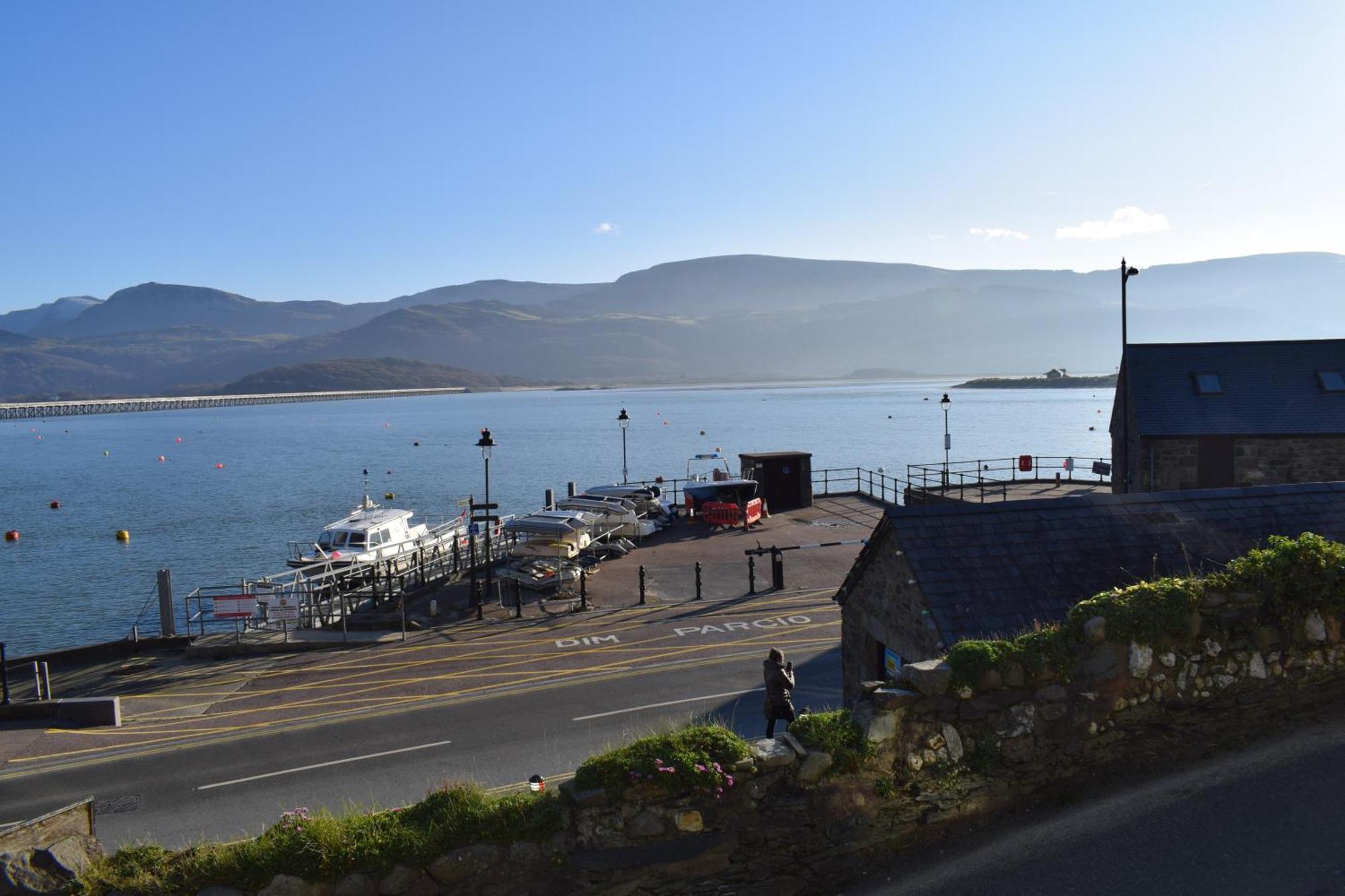 Wynnstay Apartment, Harbour And Mountain Views Barmouth Exterior photo